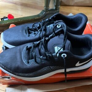 Nike Air Max Advantage 2 Trainers Womans Sz 7.5 Excellent Condition